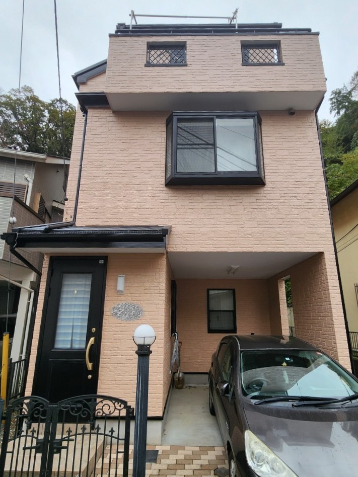 横浜市旭区 お客様邸の屋根カバー工法および外壁塗装工事が完了しました！