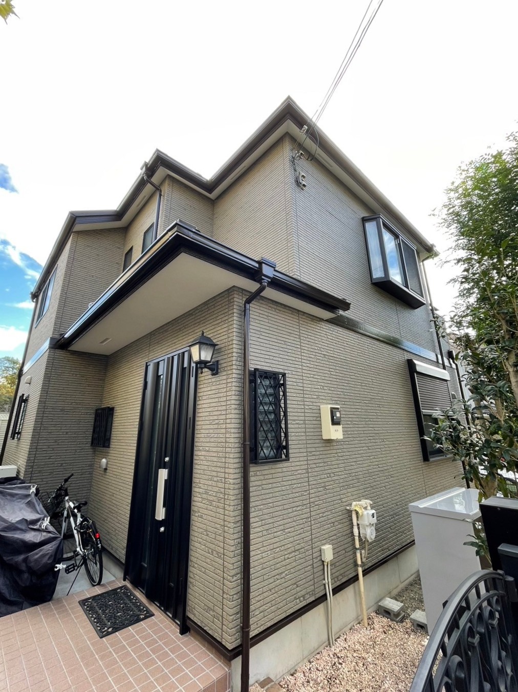 横浜市泉区 屋根カバー工法工事及び外壁塗装が完了しました