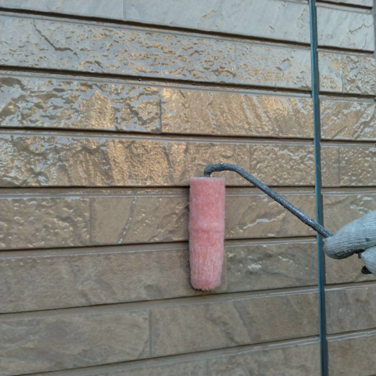 外壁の下塗り（クリヤー）