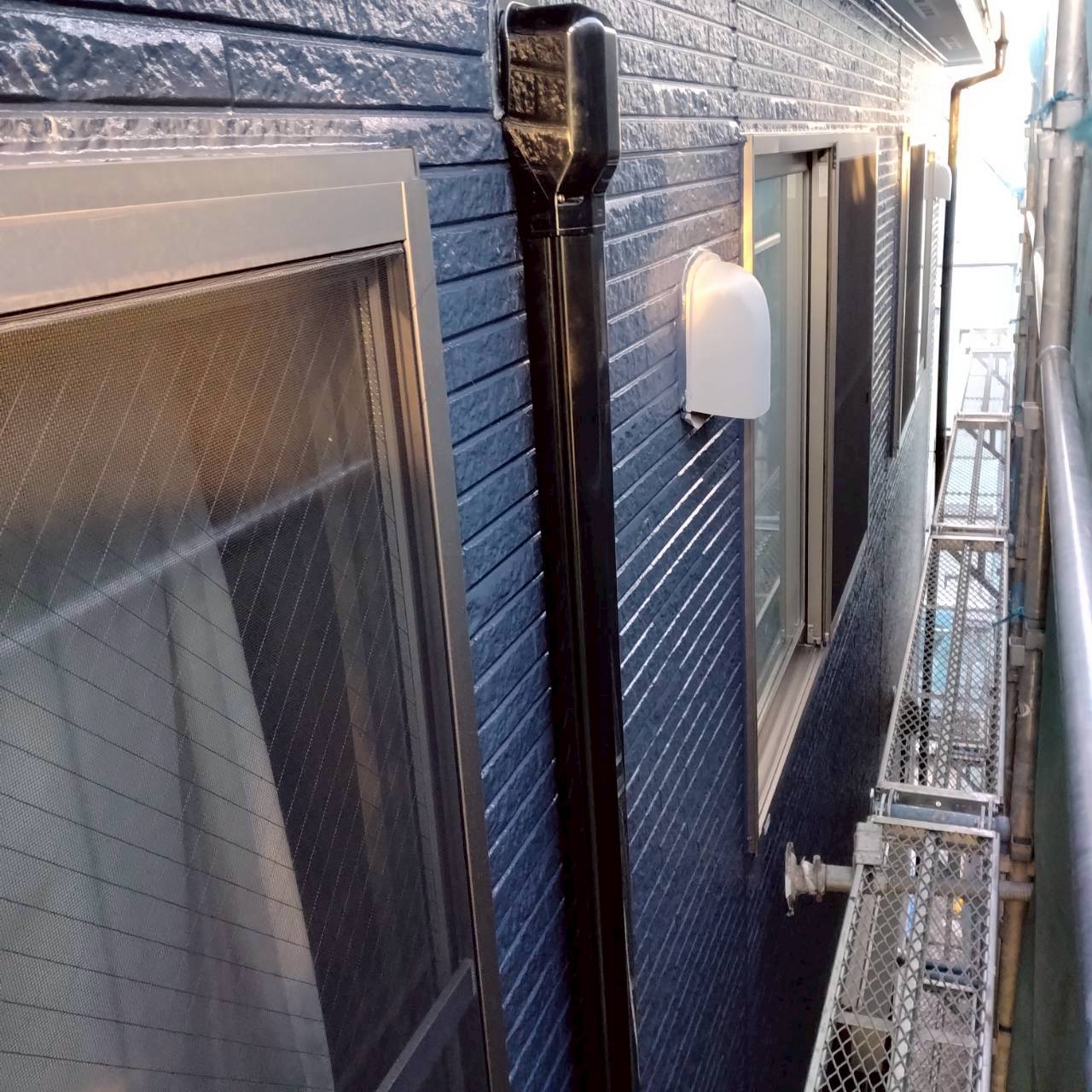 外壁の上塗り後（PX-757）