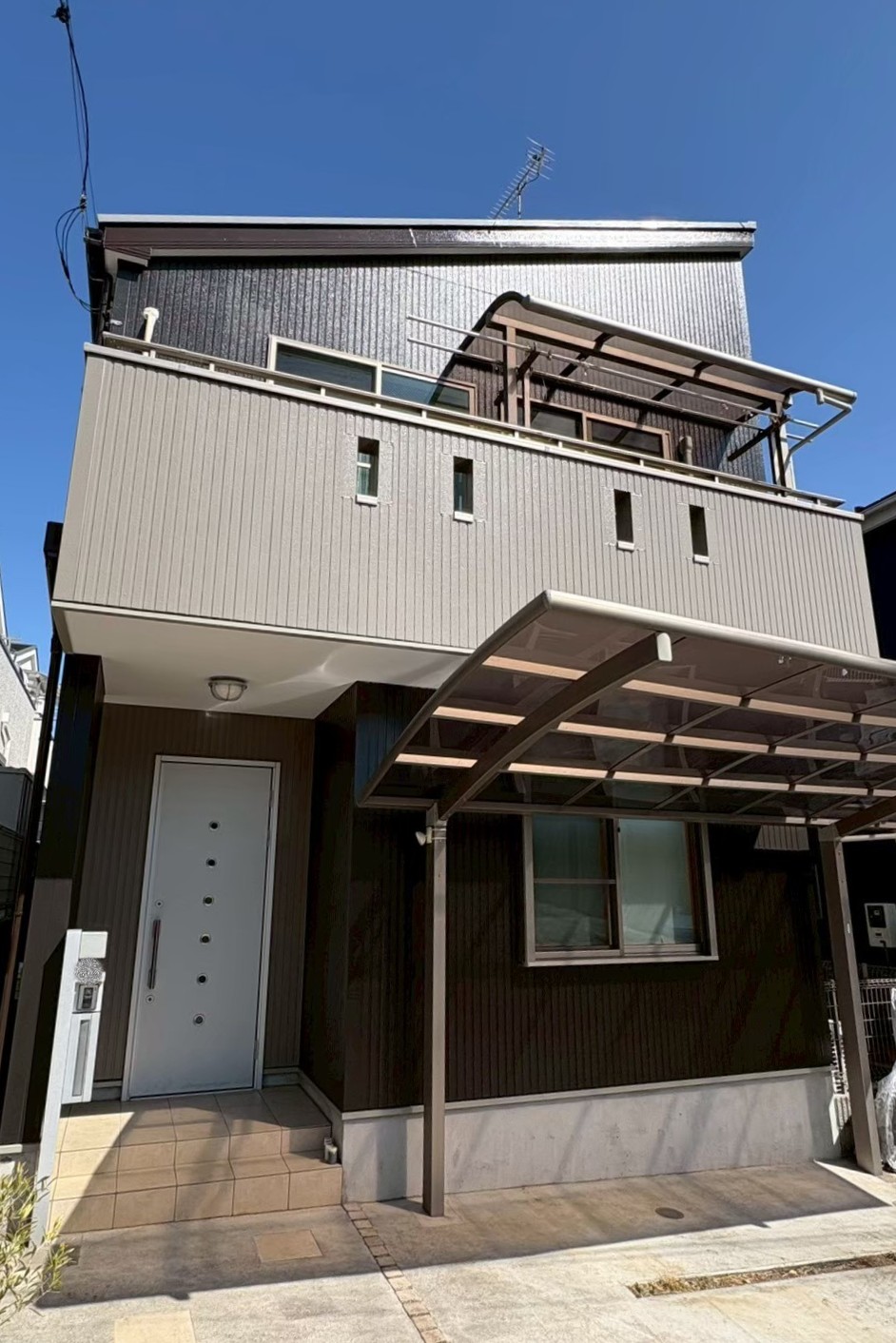 横浜市栄区 澤野様邸の屋根及び外壁塗装工事が完了しました!
