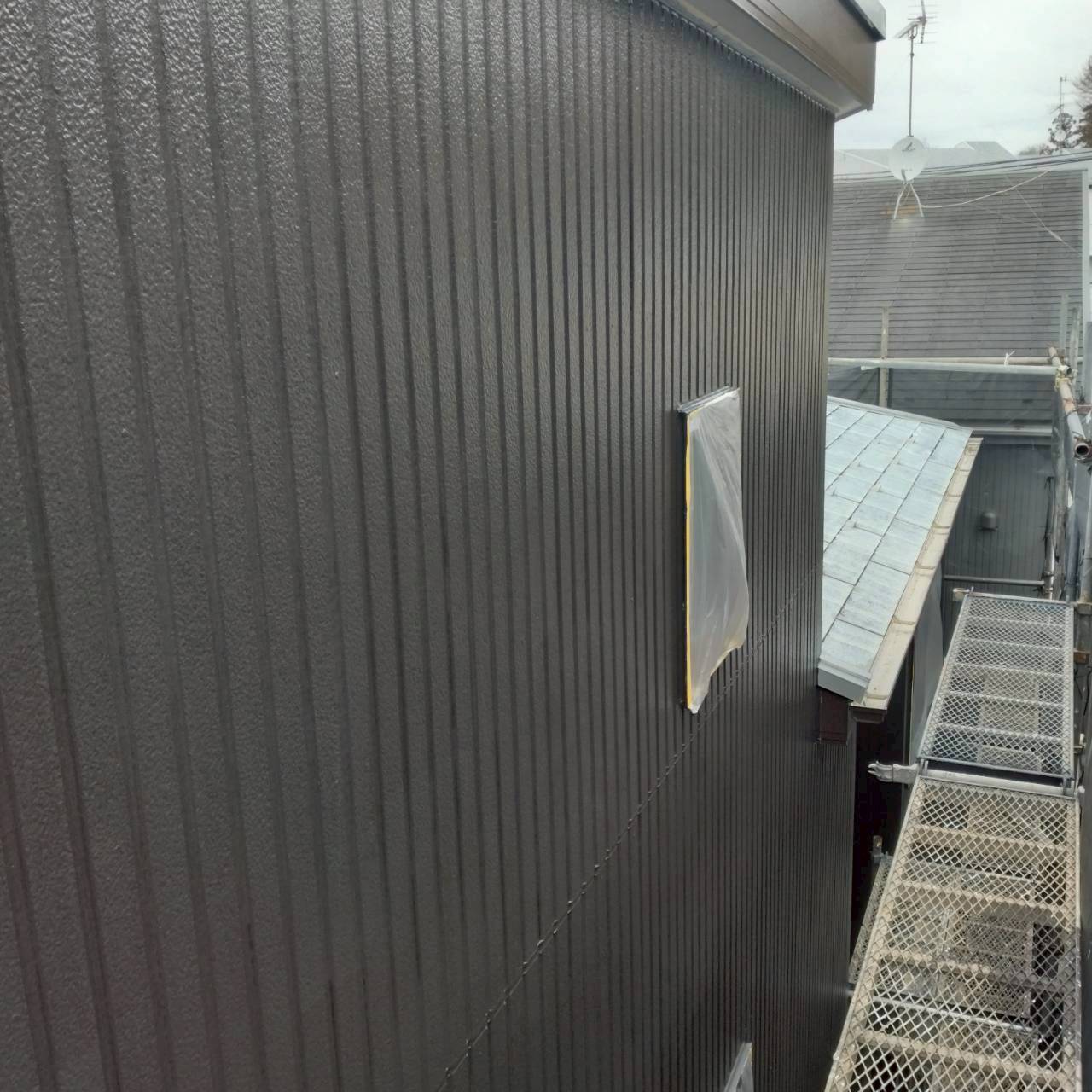 外壁の上塗り後（PX-738）