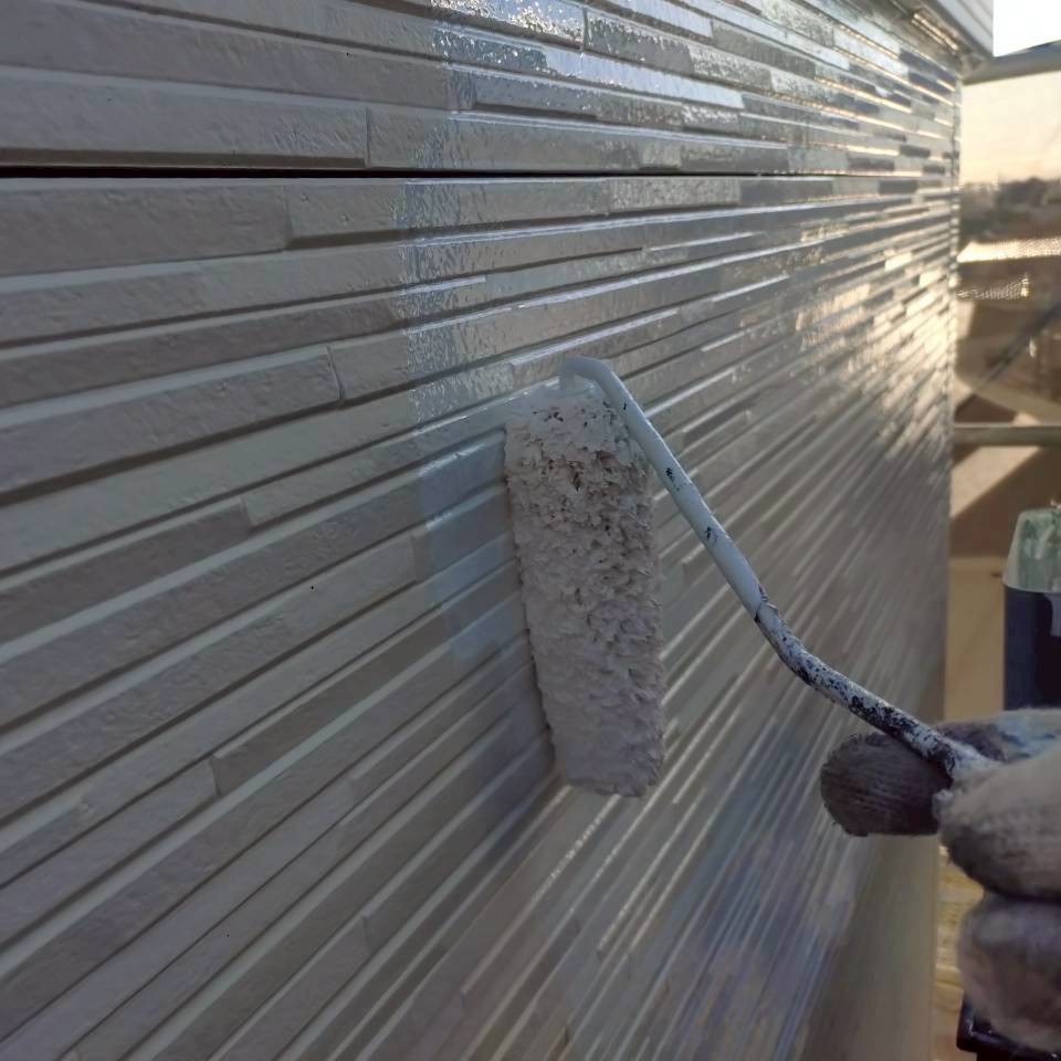 外壁の下塗り（無機有機ハイブリッドEPO）