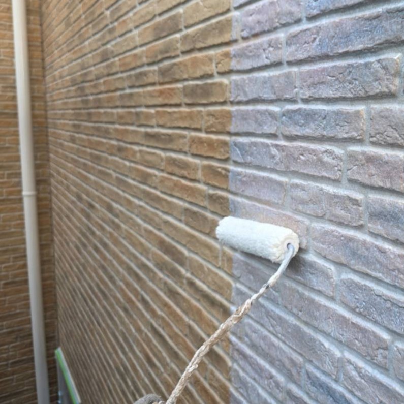 外壁の下塗り（クリヤベースハイパー）